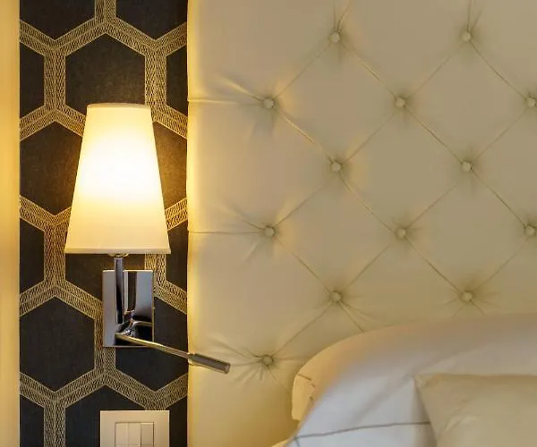 ホテル Boutique Carlo Felice カリアリ